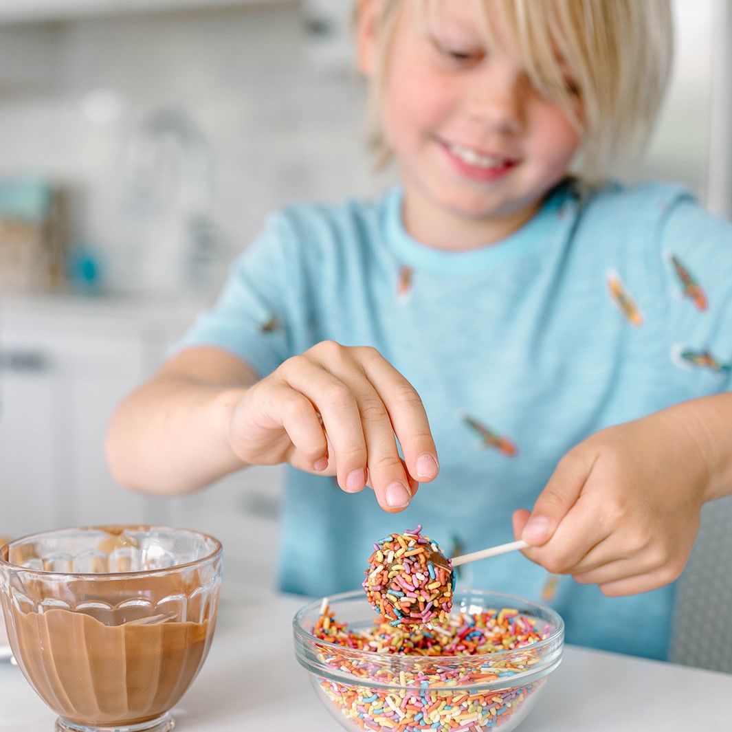 Gluten-Free Raspberry Cake Pop Baking Kit