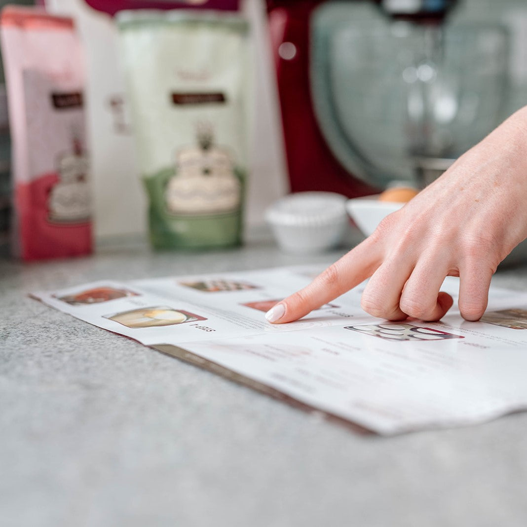 Gluten-Free Raspberry Cake Pop Baking Kit